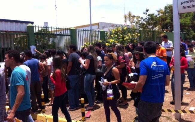 Estudantes chegam para o Enem na Universidade Uniceub, na Asa Norte, Brasília