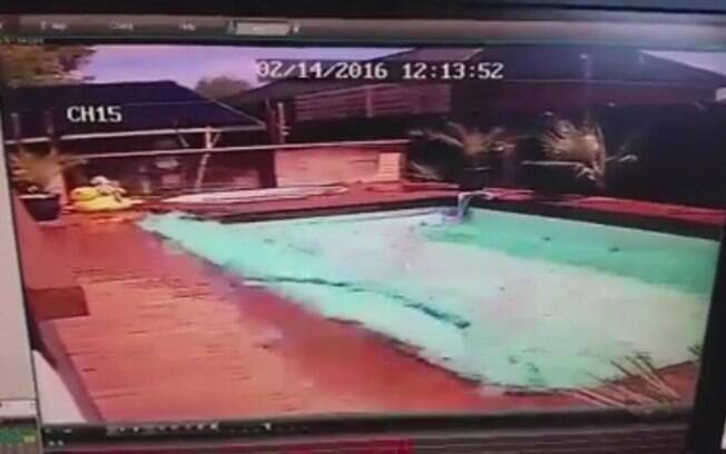 Imagem chocante mostra poder do tremor na piscina de uma casa na cidade neozelandesa