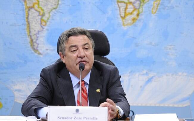O senador Zezé Perella é um dos indicados do PTB para compor a comissão do impeachment no Senado. Foto: Pedro França/Agência Senado - 02.12.14