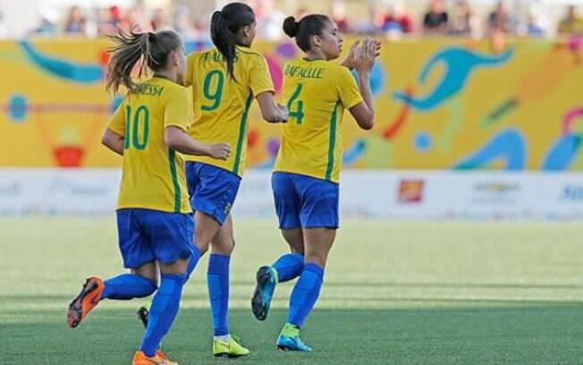 Talentosa no jogo aéreo, Rafaelle marcou dois gols na vitória do Brasil sobre o México por 4 a 2, na semifinal do Pan de Toronto. O Brasil conquistou o ouro