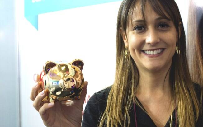 Cristiane já conseguiu descontos de 50%; ela divide o valor economizado com o casal