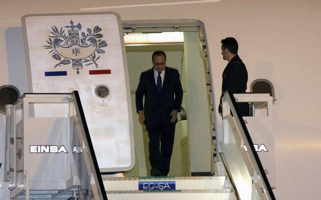 François Hollande é o primeiro presidente da França a pisar em Cuba