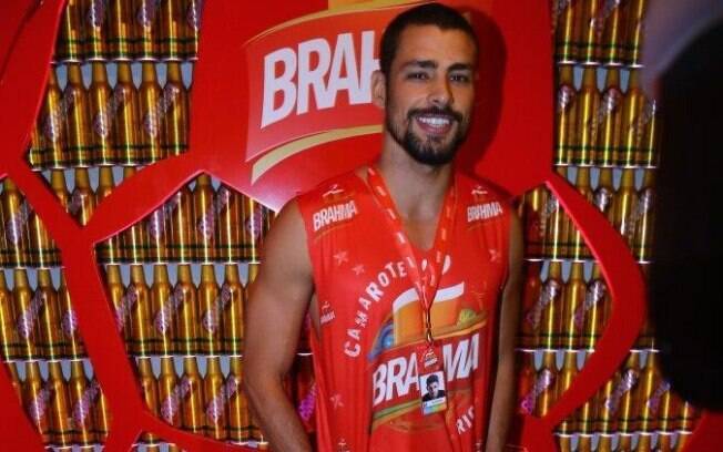 Cauã Reymond no camarote da Brahma no Rio, neste domingo (2)