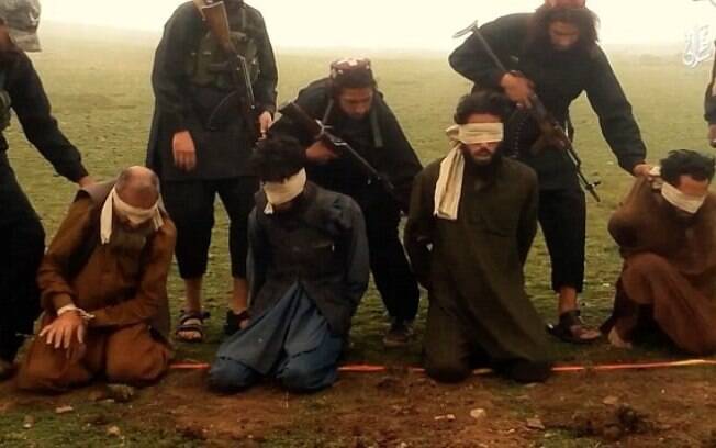 Estado Islâmico explode prisioneiros em novo vídeo divulgado na web
. Foto: Reprodução/Estado Islâmico