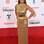 Muito chique, Rashel Diaz escolheu vestido dourado com aplicações metálicas e brincos discretos. Foto: Getty Images
