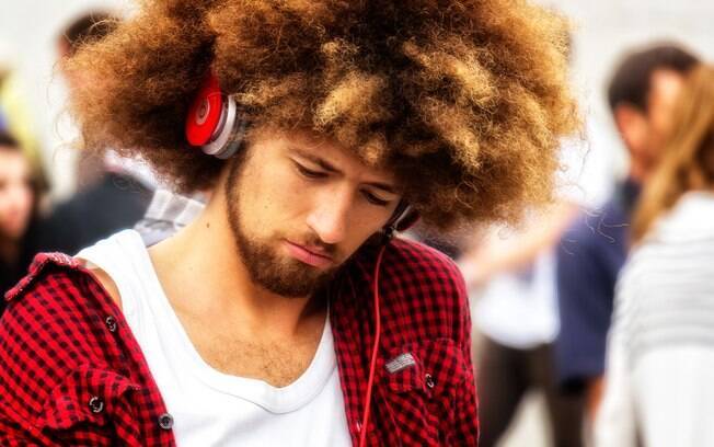 Ouvir música também ajuda a relaxar e a descansar