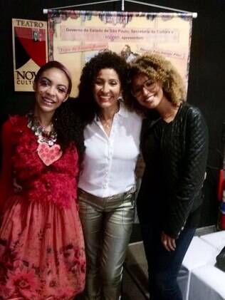 Sheron Menezzes com a mãe, Veralinda, e a irmã, Sol