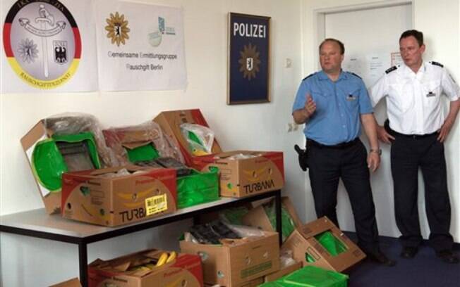Policiais encontraram mais de 380 kg da droga dentro de caixas de bananas de supermercado