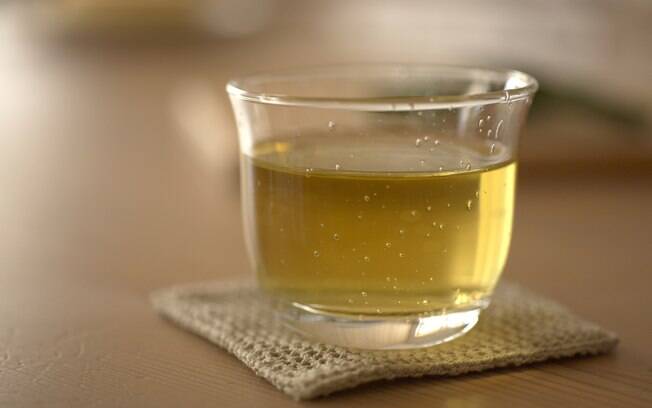 Chá verde: de 2 a 4 xícaras, consumidas ao longo do dia. Foto: Getty Images