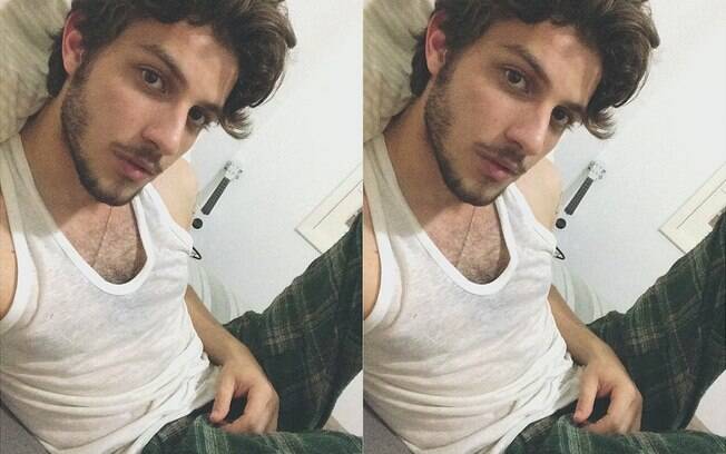 Chay Suede sensualizando no Instagram