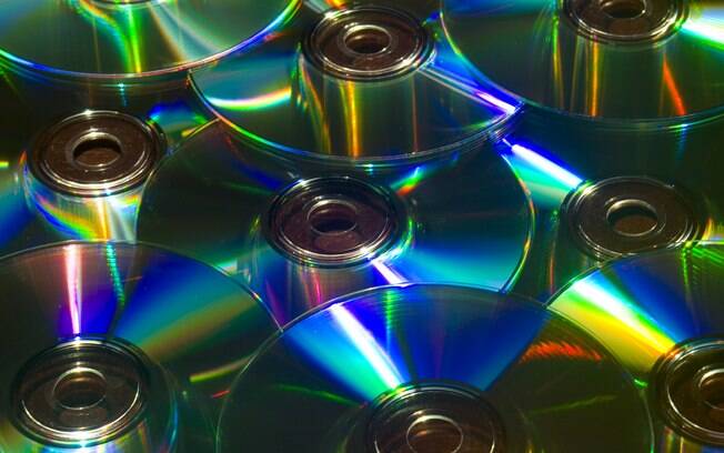 Responsável por aposentar o vinil, CD passa por crise após surgimento de tocadores de MP3 e pen-drives