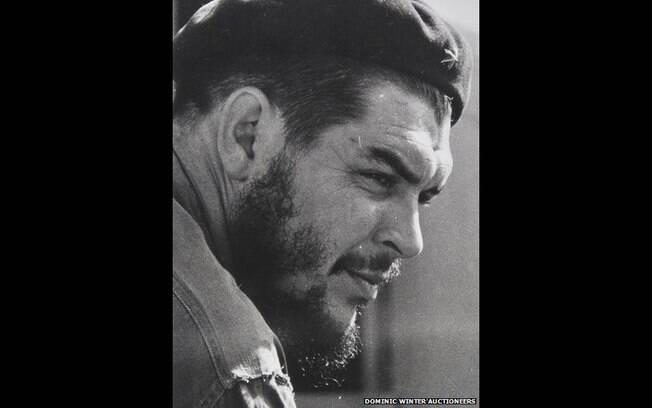 O líder revolucionário Che Guevara (1928-1967) conheceu Fidel Castro em 1955 e quatro anos depois teve um papel chave na guerrilha