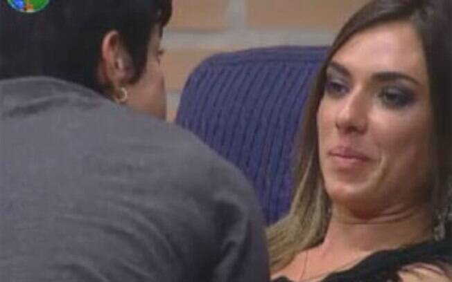Nicole Bahls e Penélope conversam na sede