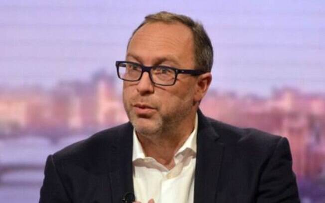 Americano do Alabama, Jimmy Wales fundou a Wikipédia junto com o amigo Larry Sanger
