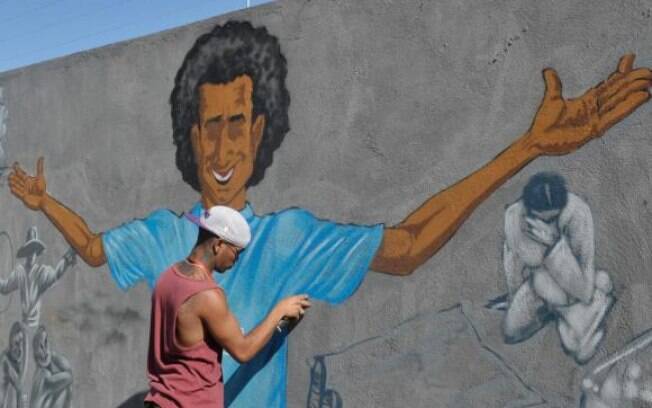 Jovens grafiteiros do DF criam um painel com o tema Juventude Negra e a Paz