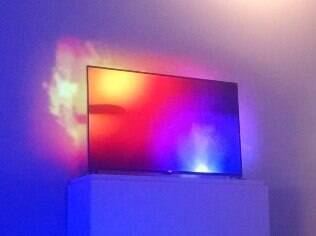 Ambilight: luzes de LED na traseira das TVs da Philips que ampliam a imagem