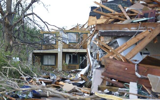 Hotel destruído por causa de uma tempestade em Oklahoma City, EUA (6/05)