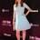 Alexandra Breckenridge adotou o azul bebê para surgir no red carpet. Foto: Getty Images