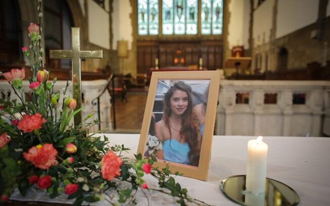 Imagem do caixão de Rebecca Watts: jovem teve pedaços do corpo espalhados por área de Bristol