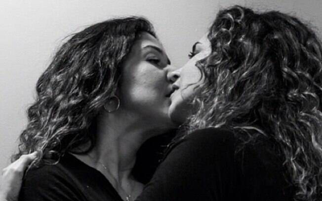 Depois do casamento, nomes novos para as duas: Daniela Mercury de Almeida Verçosa e Malu Verçosa de Sá Mercury