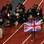 Britânico Mo Farah é cerca por fotógrafos após ganhar os 10 mil metros. Foto: Ian Walton/Getty Images