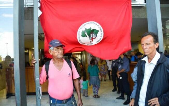 Pelo menos 80 manifestantes do MST invadiram a sede do Incra em Brasília