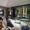 Integrado, o duplex tem design arrojado, vidros e espelhos na decoração. Foto: Amana Salles / Fotoarena