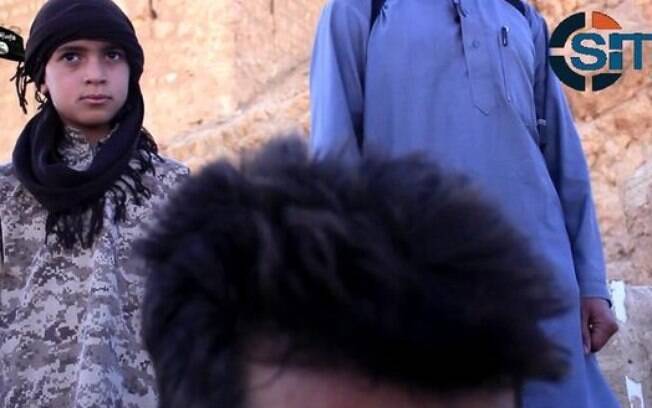 Criança decapita soldado em vídeo divulgado pelo Estado Islâmico