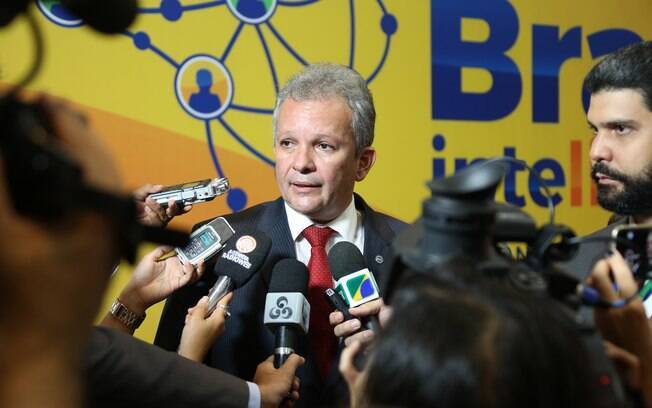 Ministro admitiu que projeto teve de ser readequado por conta do cenário econômico