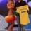 Pamela Anderson ganha camisa do Brasil de Huck. Foto: Alex Palarea / AgNews