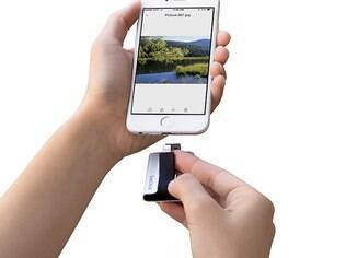 The iXpand flash drive quickly transfer photos and videos from an iPhone or iPad to a computer, PC or Mac