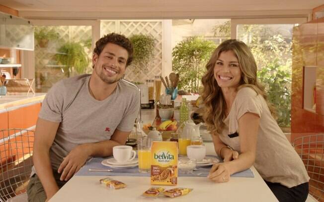 Atualmente, Grazi Massafera e Cauã Reymond estrelam uma campanha publicitária juntos, como um casal feliz