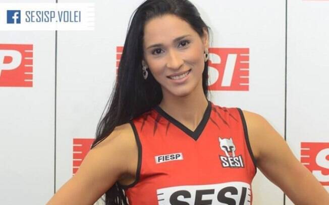 Jaqueline Carvalho (31 anos): titular da Seleção Brasileira de Voleibol, a atleta, mãe de Paulo Arthur, tem 1,86m de pura beleza para encantar os torcedores. Foto: Reprodução / Facebook