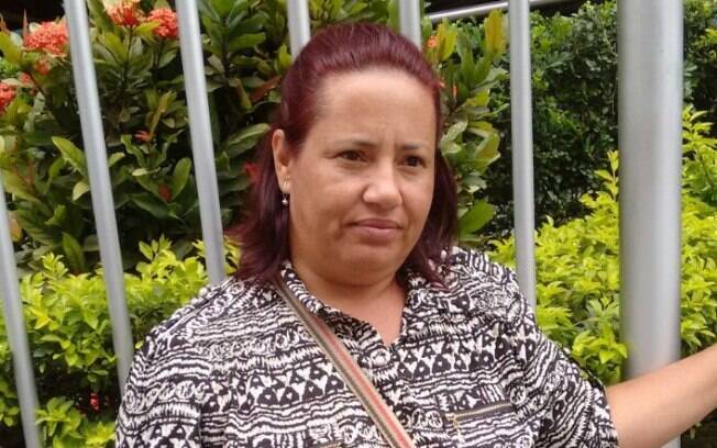 8.nov.2014 - Raimunda de Souza, 40, chegou antes do meio dia com a filha Luana, 19 