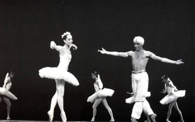 O ex-bailarino Jair Moraes dançando com Ana Botafogo