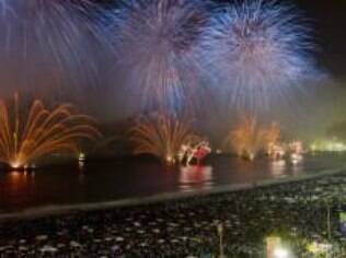 Queima de fogos no Rio: quando o assunto é festa de Ano novo, Brasil lidera a preferência