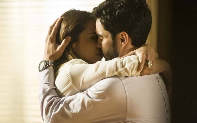 Maria Ribeiro e Caio Blat em cena