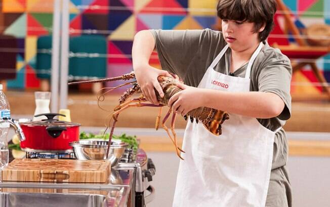 Lorenzo apostou na lagosta e conseguiu uma vaga na final do 'MasterChef Júnior'. Clique na foto e aprenda a preparar uma versão grelhada do crustáceo