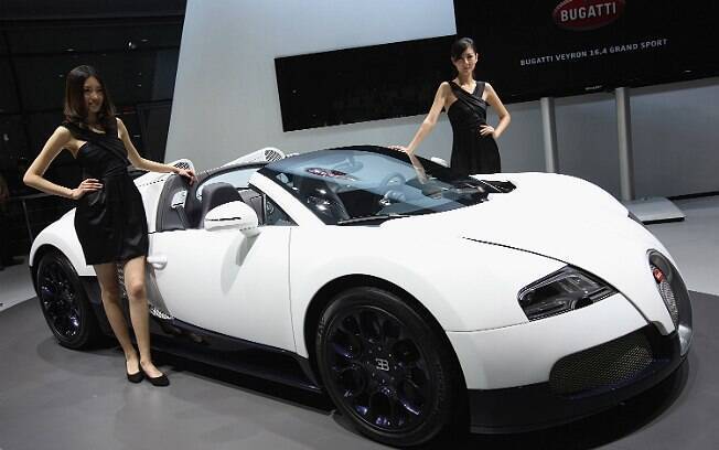 Bugatti não deve apresentar um novo carro até esgotar o Veyron, diz diretor ao site Bloomberg