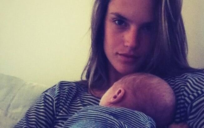 O pequeno Noah também vive no Instagram, no Twitter e no Facebook de Alessandra Ambrosio