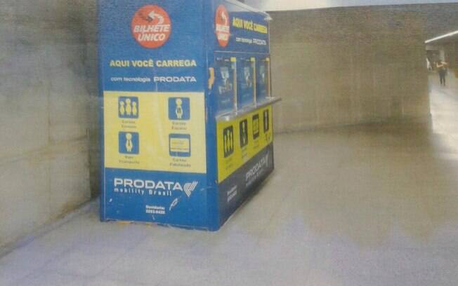 Cabine de bilhete único do metrô República onde funcionária, de 18 anos, foi estuprada