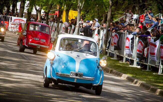 Desfile de raridades sobre rodas, como o pequeno Romi-Isetta, faz parte das atrações do evento na Argentina