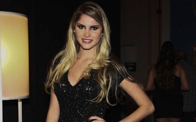 Bárbara Evans conta aos seguidores que já venceu um câncer