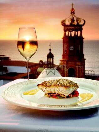 Restaurantes aproveitam a vista cênica da cidade de Puerto Vallarta