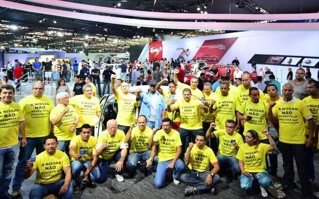 Cerca de 80 funcionários da Nissan, tanto do Brasil quanto dos EUA, cercaram o estande da marca em 2014, para apoiar a sindicalização dos trabalhadores norte-americanos.