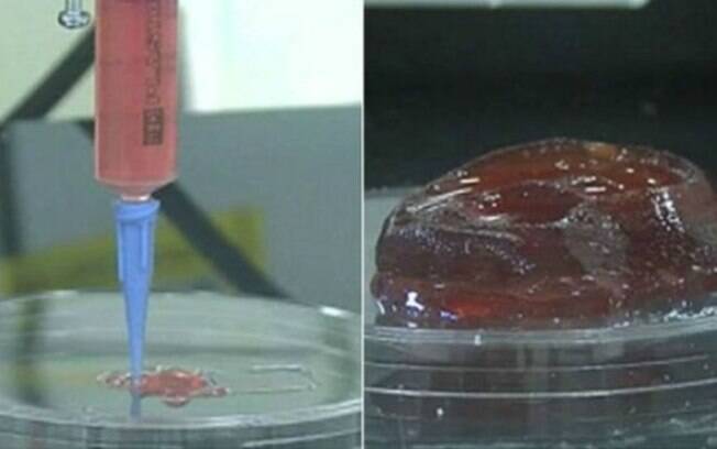 Uma impressora 3D constrói a estrutura gelatinosa que contém as células humanas