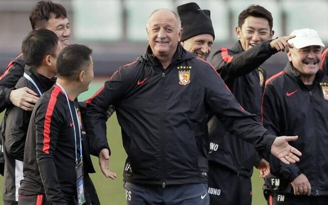 Felipão se diverte com o Guangzhou Evergrande pelo Mundial Felipão se diverte com o Guangzhou Evergrande pelo Mundial