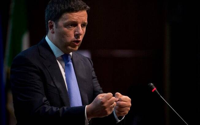 Matteo Renzi, primeiro-ministro italiano, também criticou a prefeita Virginia Raggi