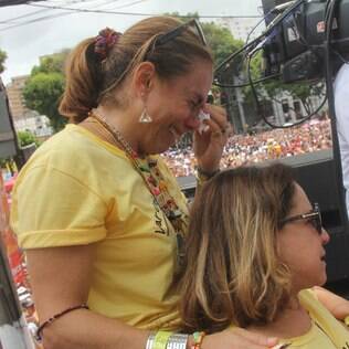 Cissa Guimarães emocionada