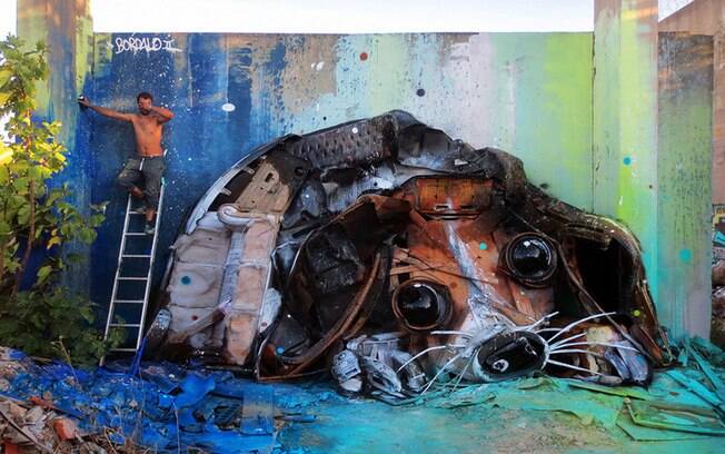 Artur Bordalo cria esculturas de animais a partir de objetos que viraria lixo